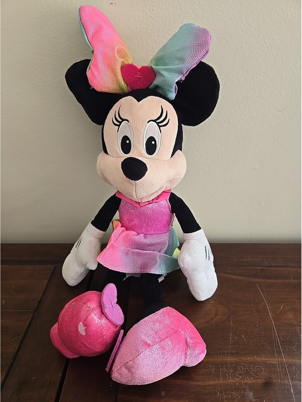Disney Clubhouse Junior Sparkle and Sing Minnie Mouse Light Up Bow Talking Plush